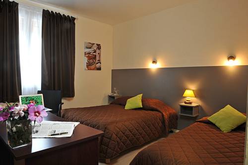 Logis Hotel Le Prieure : Hotel proche de Saint-Benoît-du-Sault