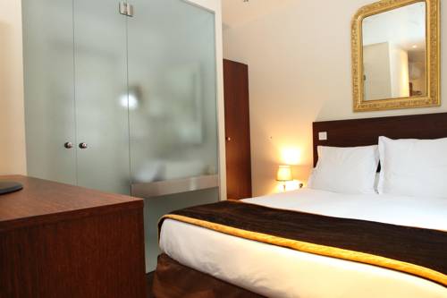 Queens Hotel : Hotel proche de Boulogne-Billancourt