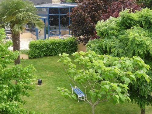 Hotel Voltaire : Hotel proche de Saint-Jacques-de-la-Lande