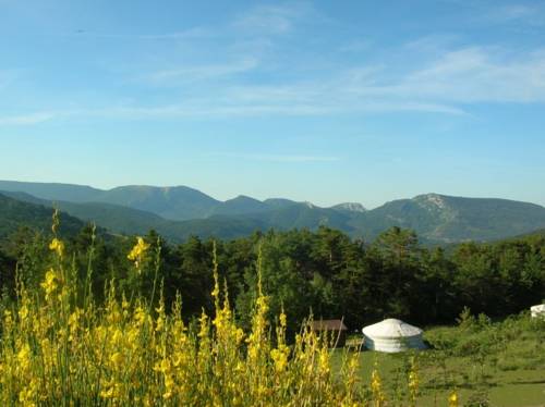 Destination Ailleurs : Chambres d'hotes/B&B proche de Peyroules