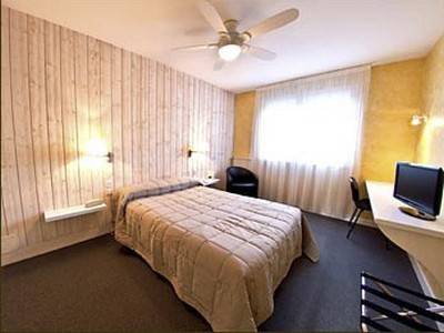 Hôtel du Sablar : Hotel proche de Bretagne-de-Marsan