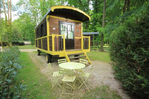 Les Roulottes et Cabanes de la Champagne : Chambres d'hotes/B&B proche de Montheries