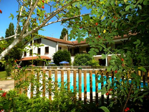 Hotel Restaurant du Lac Logis : Hotel proche de Laussou