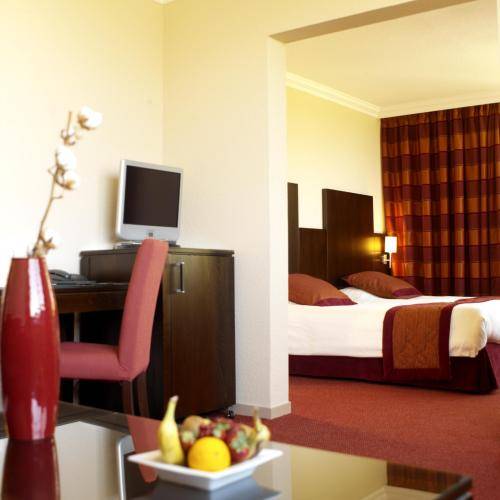 Best Western Hôtel et Golf du Gouverneur : Hotel proche d'Ars-sur-Formans