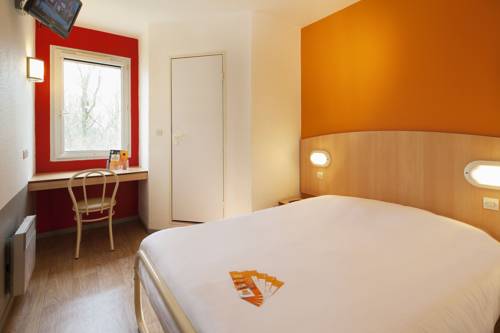 Premiere Classe Montereau Esmans : Hotel proche de Montacher-Villegardin