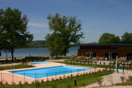 Madame Vacances Les Chalets du Lac de la Vingeanne : Residence proche de Mouilleron