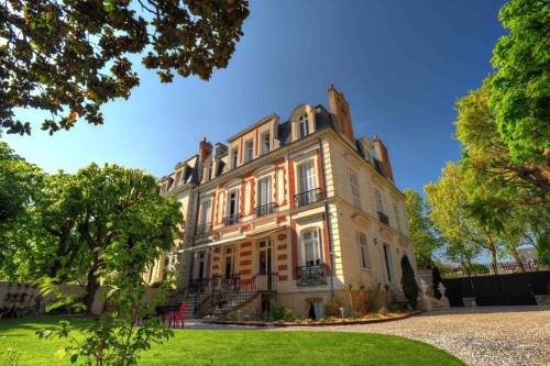 Suites Béranger : Chambres d'hotes/B&B proche de Chambray-lès-Tours