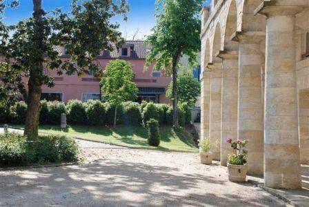 Hotel restaurant des Thermes : Hotel proche de Belmont