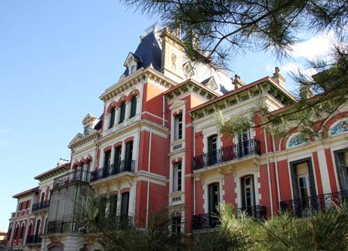 Château Du Parc Ducup : Chambres d'hotes/B&B proche de Saint-Michel-de-Llotes