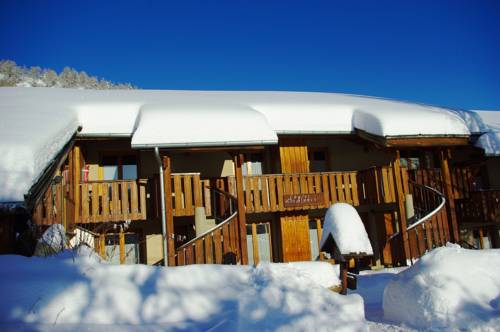 Chalet Hôtel Les Blancs : Hotel proche de Méolans-Revel