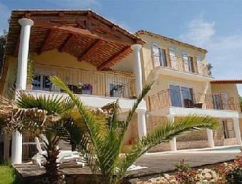 Villa d'Eden : Chambres d'hotes/B&B proche de Saint-Cézaire-sur-Siagne