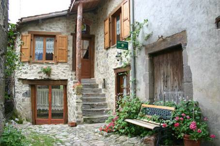 Chambres d'hôtes Chez Les Bougnats : Chambres d'hotes/B&B proche d'Anglards-de-Saint-Flour