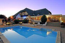 Inter-Hôtel Les Peyrieres : Hotel proche de Quins