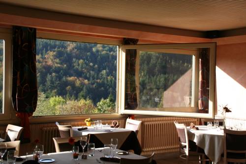 Logis De La Grande Cascade : Hotel proche de Granges-sur-Vologne