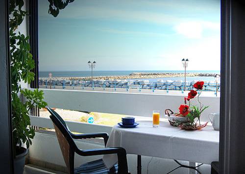 Le Dauphin Bleu : Hotel proche de Saintes-Maries-de-la-Mer