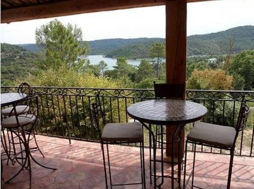 Les Gîtes du Lac : Chambres d'hotes/B&B proche de Saint-Cézaire-sur-Siagne