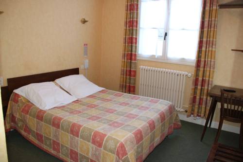 Hotel le Commerce : Hotel proche de Courtempierre