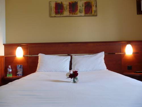 Brit Hotel Prema : Hotel proche de La Chaussée-Saint-Victor