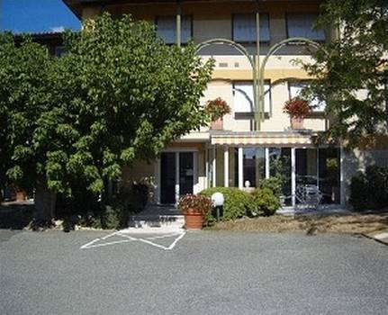 Hotel des Fleurs : Hotel proche de Leyritz-Moncassin