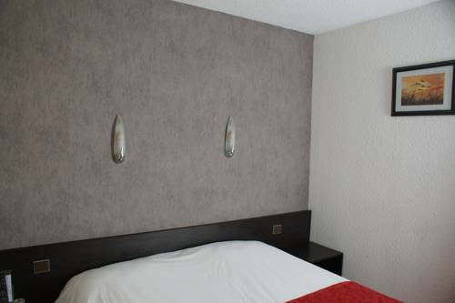 Logis Hôtel l'Etoile : Hotel proche de Pezens