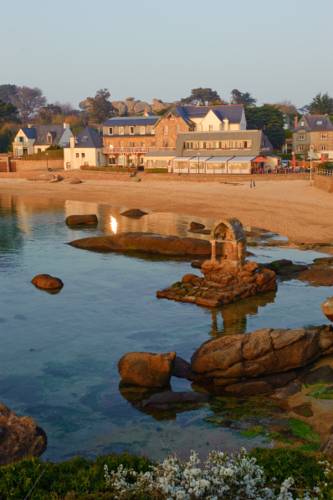 Hôtel Saint Guirec Et De La Plage : Hotel proche de Perros-Guirec