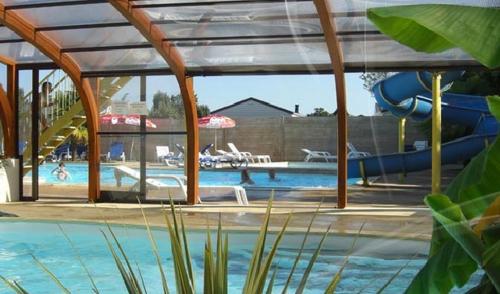 Camping de la Roche Percée : Complexe proche de Scaër