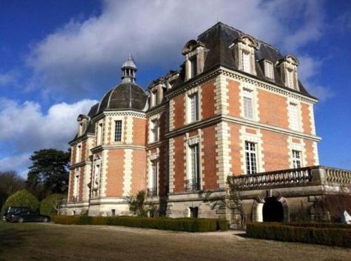 The French Chateau : Chambres d'hotes/B&B proche de Saunay