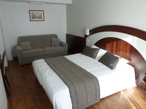 Inter-Hotel Le Lion D'or : Hotel proche de Combourtillé