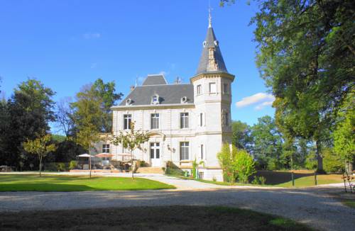 Château de Lagravade : Chambres d'hotes/B&B proche de Bajamont