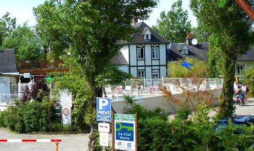Camping Les 3 Sablières : Complexe proche d'Arry