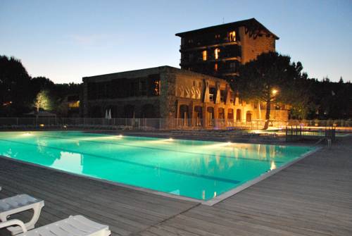 Hôtel Castel Luberon : Hotel proche de Lagarde-d'Apt