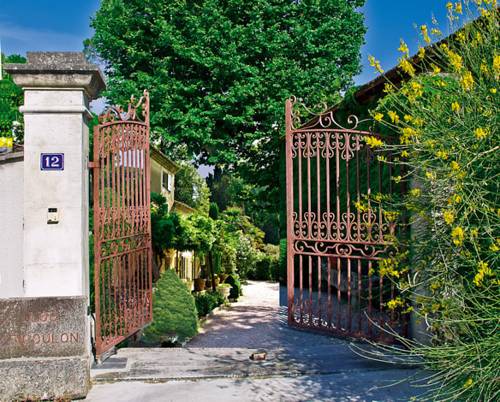 Mas Lou Figoulon : Chambres d'hotes/B&B proche de Mas-Blanc-des-Alpilles