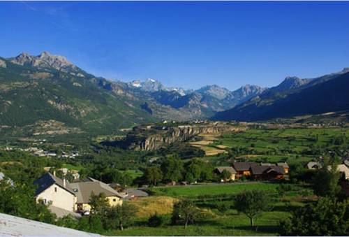 La Maison de Joséphine : Chambres d'hotes/B&B proche d'Aiguilles