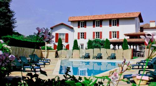 Hotel Restaurant Txistulari : Hotel proche de Bidarray