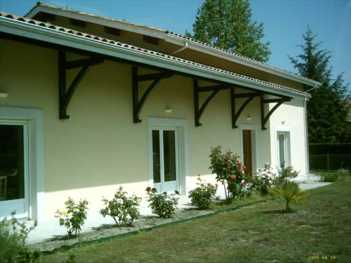 Maison 4 saisons : Chambres d'hotes/B&B proche d'Arengosse