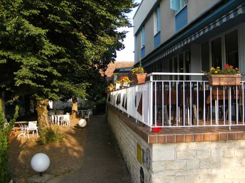 Hotel Restaurant Le Bouche à Oreille : Hotel proche de Lavergne
