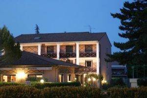Inter-Hotel Les Amandiers : Hotel proche de Saint-Jeure-d'Ay