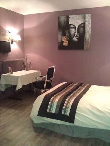 Hotel Le Paris : Hotel proche de Saint-Georges-de-Longuepierre