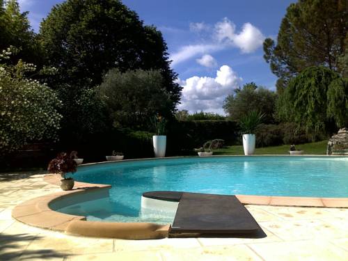 Mas De La Treille : Chambres d'hotes/B&B proche d'Orsan