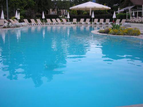 Résidence Hôtelière Spa Les Chataigniers : Hotel proche de Leschaux