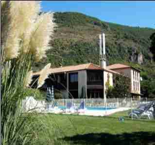 Hôtel Pyrène : Hotel proche d'Aigues-Vives