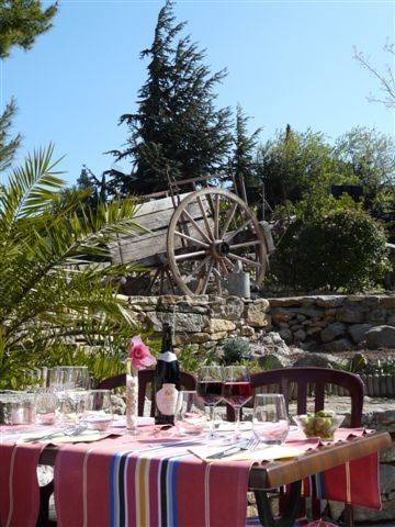 Auberge la Table du Curé : Chambres d'hotes/B&B proche de Quintillan