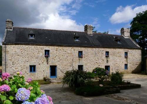 Manoir de Kerdévot : Chambres d'hotes/B&B proche de Roudouallec