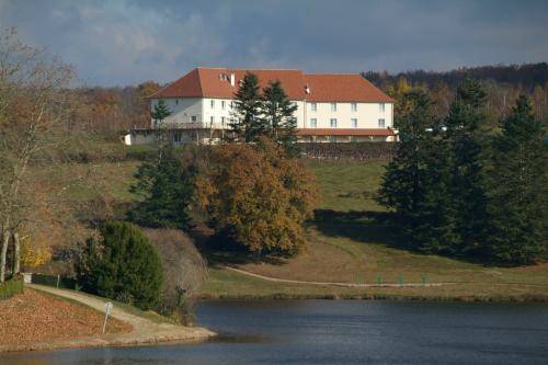 Hotel La Tour Blanche : Hotel proche de Beyssenac