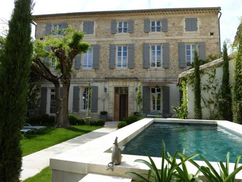 La Maison Saint Jean : Chambres d'hotes/B&B proche de Saint-Pierre-de-Mézoargues