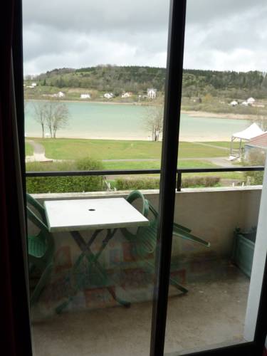 Hotel Restaurant La Chaumiere du Lac : Hotel proche de Maisod