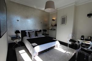 Chambres d'hotes/B&B Opus 15 - Beaumont : Chambre Double Deluxe avec Baignoire