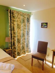 Chambres d'hotes/B&B La Cascade : Chambre Double avec Balcon