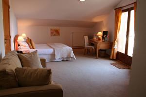 Hotel Chateau de Sanse : Chambre de Caractère avec Balcon ou Terrasse