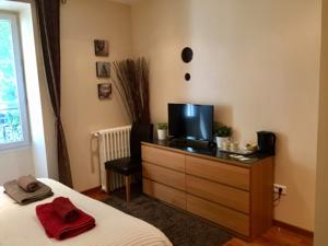 Hebergement Gites du Caylar - Chambres : Chambre Double avec Salle de Bains Privative Séparée
